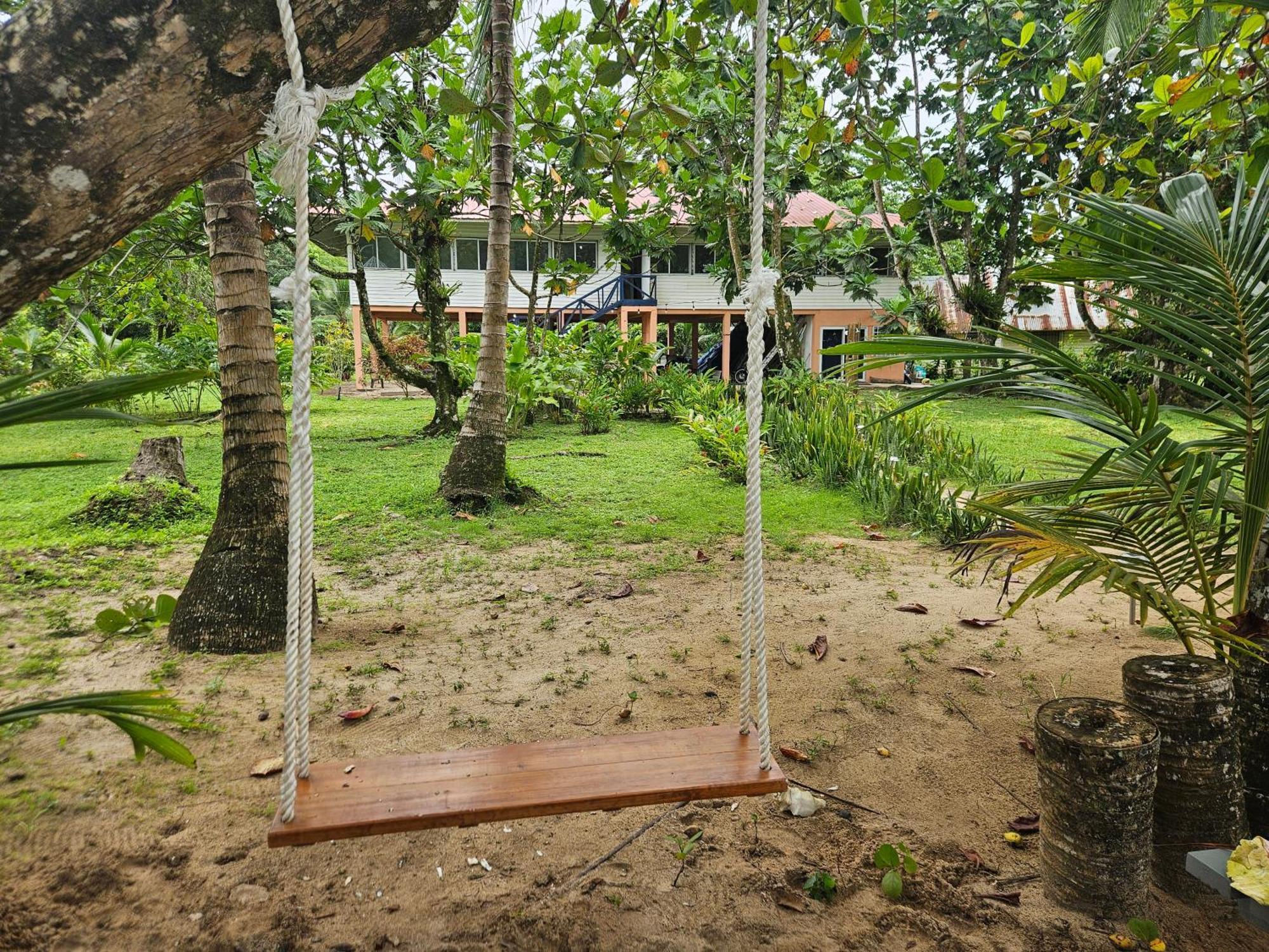 Drago Beach House - Private Beach ボカ・デル・ドラゴ エクステリア 写真
